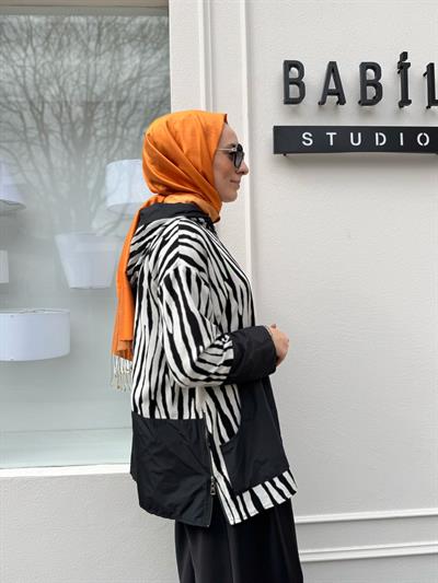 Fermuarlı Zebra Desenli Kadın Kap Siyah