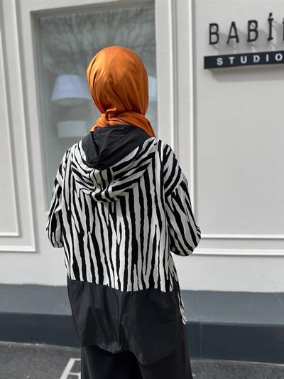 Fermuarlı Zebra Desenli Kadın Kap Siyah