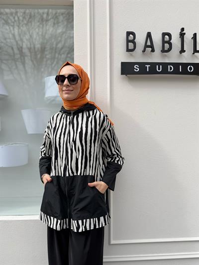 Fermuarlı Zebra Desenli Kadın Kap Siyah