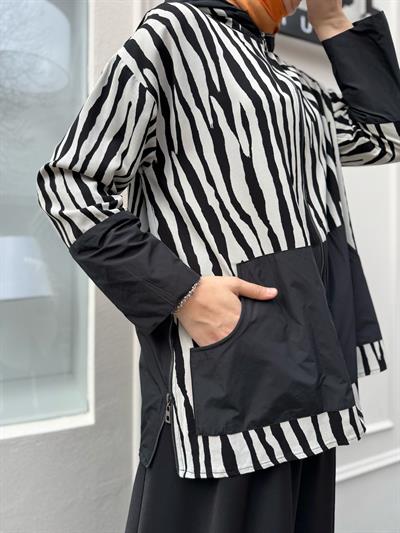 Fermuarlı Zebra Desenli Kadın Kap Siyah