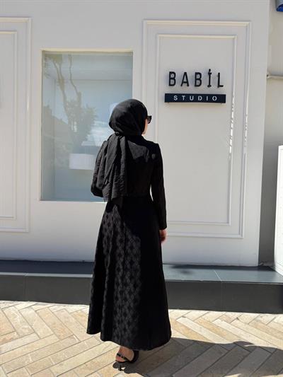 Kendinden Desenli İnci Kemerli Kadın Elbise Siyah