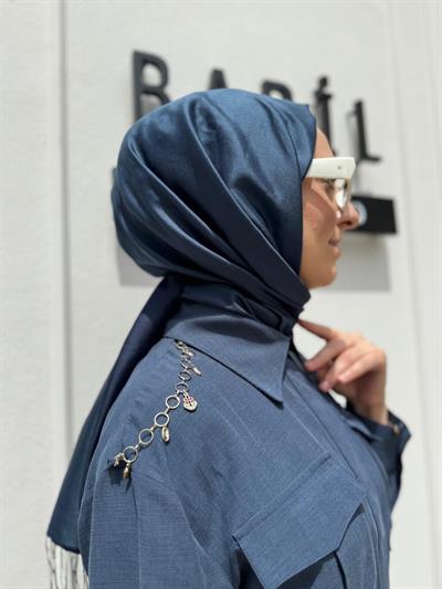 Omzu Zincir Detaylı Kadın Tulum Lacivert