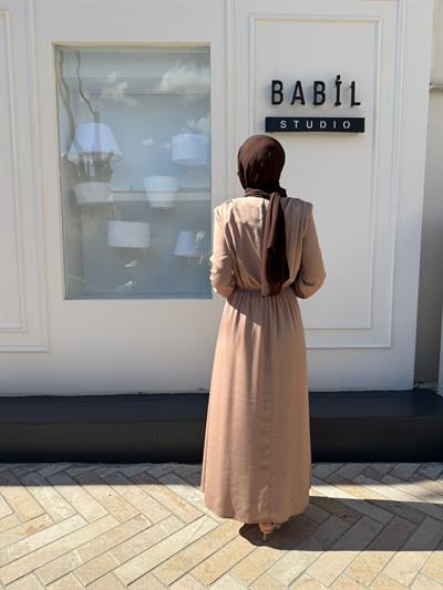TD2600 Omuz Detaylı Porte Saten Elbise Camel
