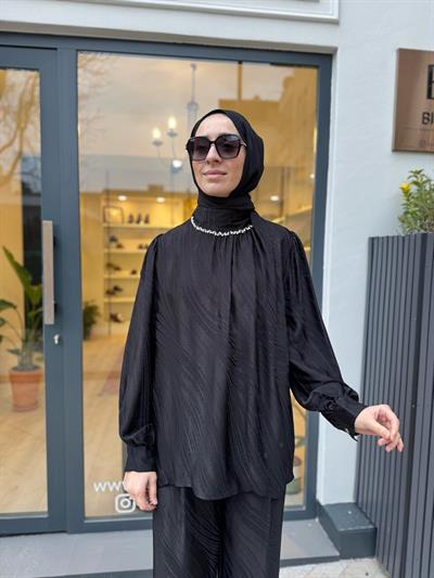 Yaka Taş Detaylı Kadın Takım Siyah