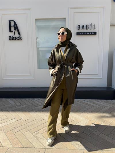 Yakası Fermuarlı Kadın Yağmurluk Haki Yeşil