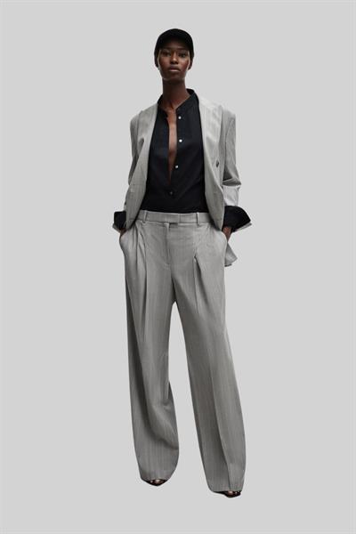 Boss x Naomi Geniş Paçalı İnce Çizgili Saf Yün Pantolon Çok Renkli