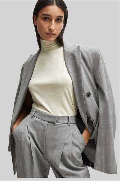 Boss x Naomi Kadın Nervürlü Kolsuz Balıkçı Yaka Bluz Krem 131
