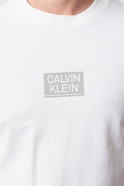 Calvin Klein Erkek Parlak Şablon Logolu Yuvarlak Yaka Kısa Kollu T-Shirt Beyaz