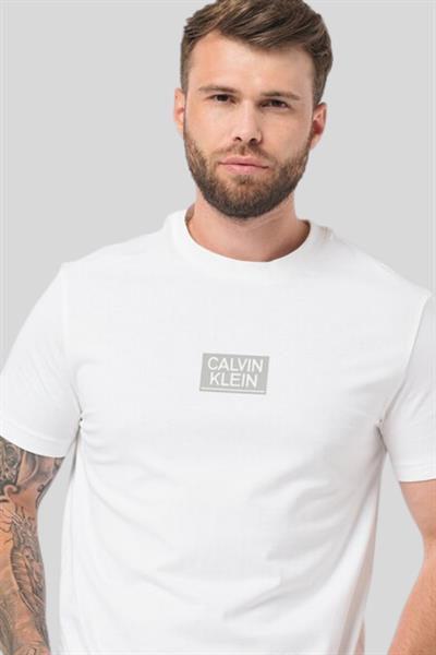 Calvin Klein Erkek Parlak Şablon Logolu Yuvarlak Yaka Kısa Kollu T-Shirt Beyaz
