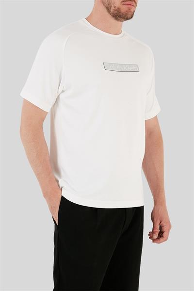 Calvin Klein Erkek Regular Fit 3D Logolu Pamuklu Bisiklet Yaka T-Shirt Beyaz