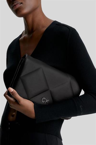 Calvin Klein Kadın Ayarlanabilir Askılı Omuz Çantası Siyah