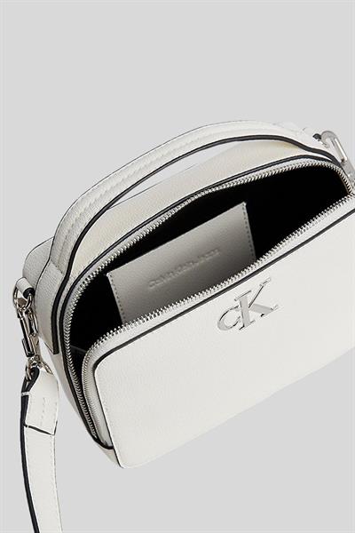 Calvin Klein Kadın Fermuarlı Ayarlanabilir Çapraz Askılı Omuz Çanta Beyaz