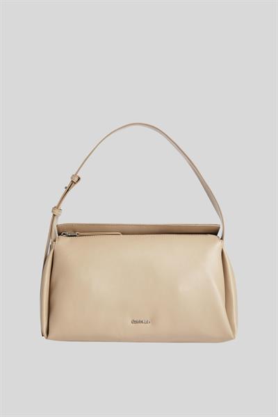 Calvin Klein Kadın Fermuarlı Yükseltilmiş Yumuşak Omuz Çantası Bej