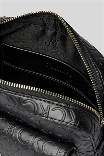 Calvin Klein Kadın Logolu Ayarlanabilir Askılı Omuz Çantası Siyah