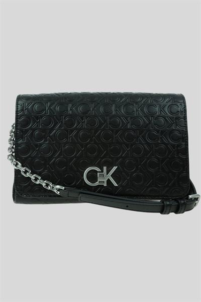Calvin Klein Kadın Logolu Ayarlanabilir Zincir Askılı Omuz Çanta Siyah