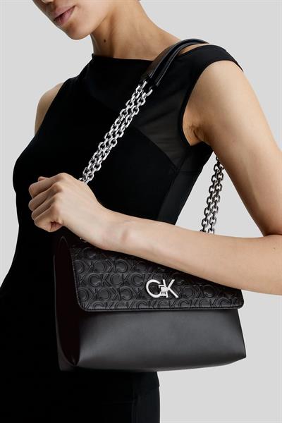 Calvin Klein Kadın Logolu Ayarlanabilir Zincir Askılı Omuz Çanta Siyah