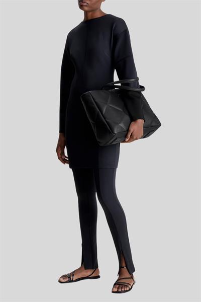 Calvin Klein Kadın Logolu Deri Fermuarlı Günlük Kullanım Omuz Çantası Siyah