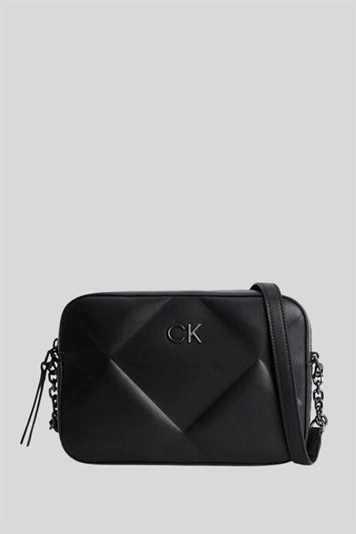 Calvin Klein Kadın Logolu Zincir Detaylı Askılı Omuz Çantası Siyah