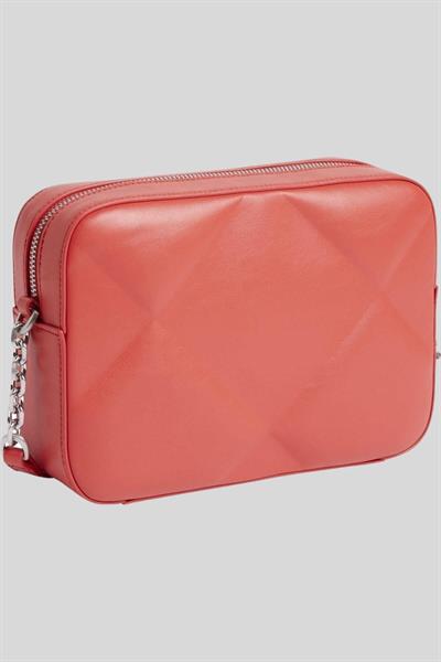 Calvin Klein Kadın Logolu Zincir Detaylı Askılı Omuz Çantası Kırmızı