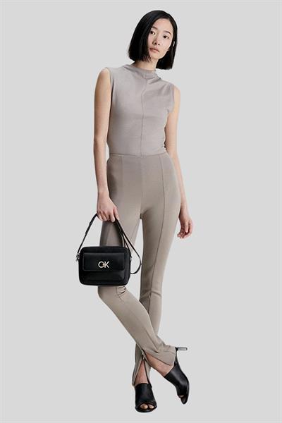 Calvin Klein Kadın Marka Logolu Ayarlanabilir Askılı Omuz Çanta Siyah