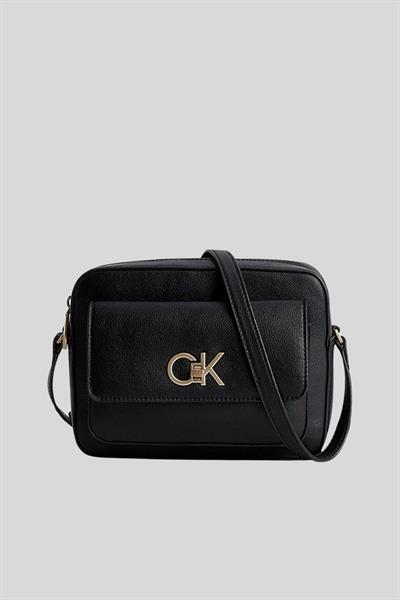 Calvin Klein Kadın Marka Logolu Ayarlanabilir Askılı Omuz Çanta Siyah