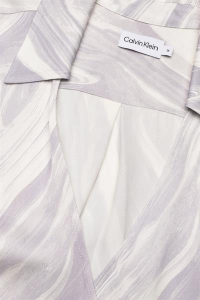 Calvin Klein Kadın V Yaka Kısa Kollu Grafik Baskılı Parlak Sarmal Elbise Mor