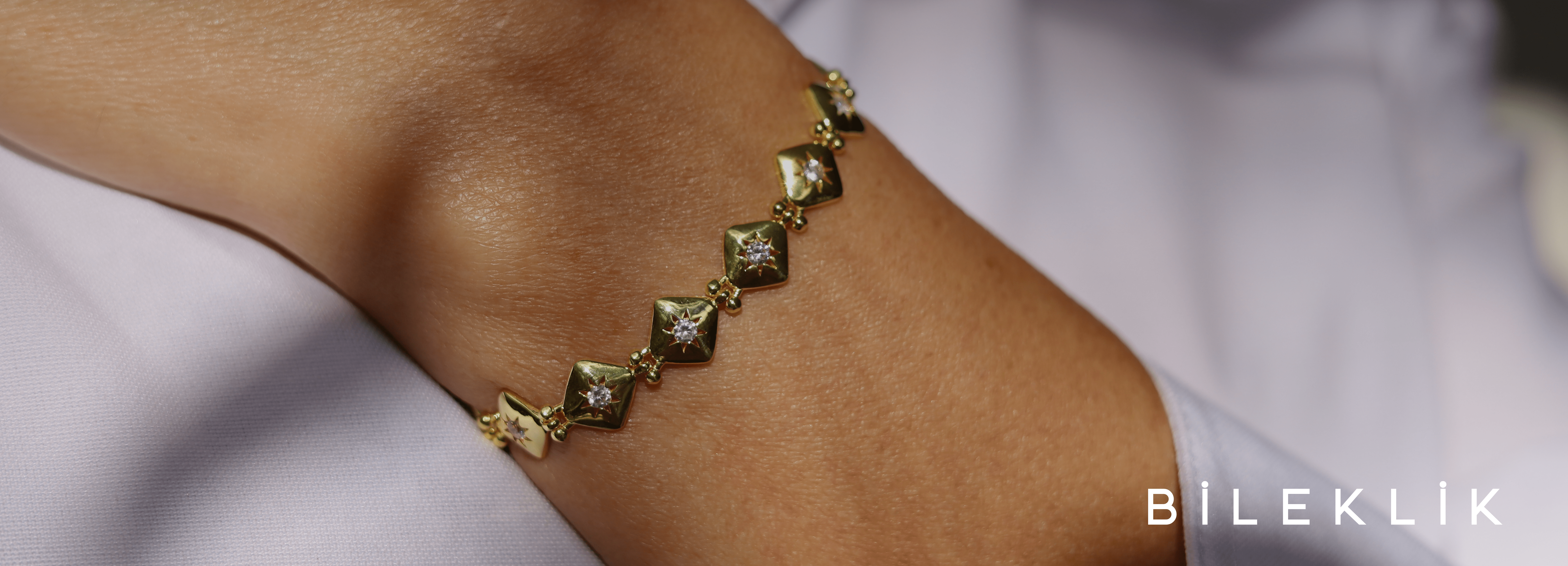 Soha Accessories Gümüş ve Çelik Bileklik Web Banner