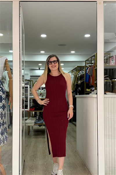 ASKILI BORDO TRİKO ELBİSE