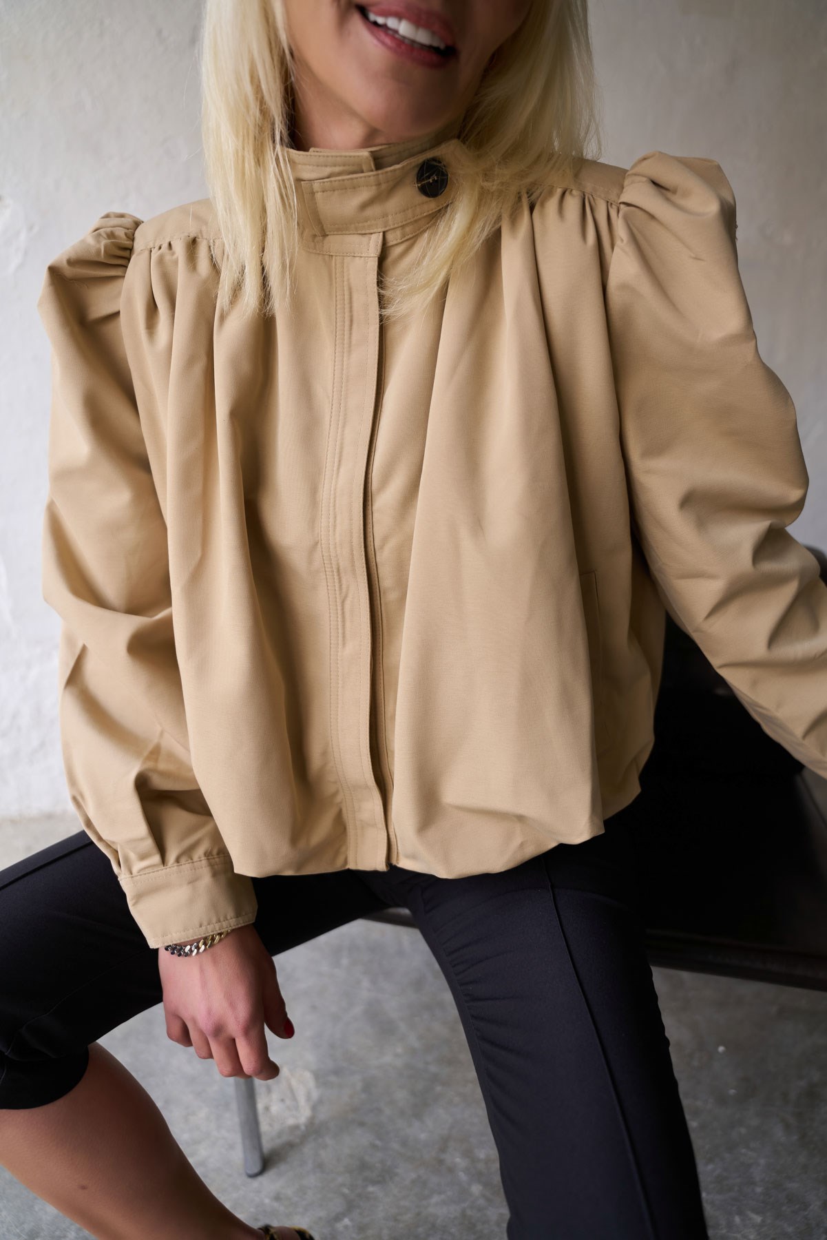 GLOW BEJ DİK YAKA BALON TRENCH COAT
