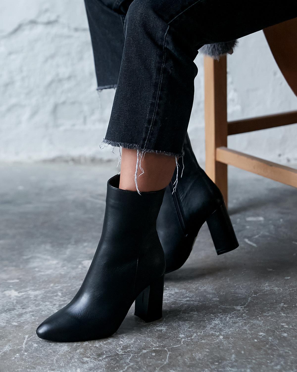 GUOR SİYAH DERİ TOPUKLU BOT