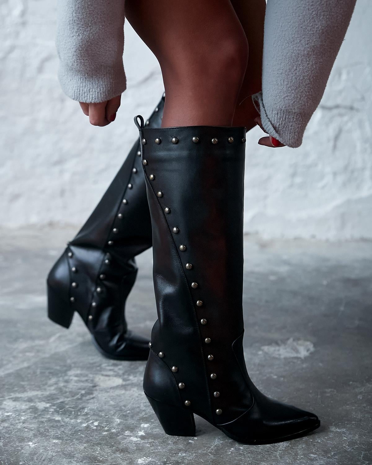 JAYLAN SİYAH DERİ TROKLU ÇİZME