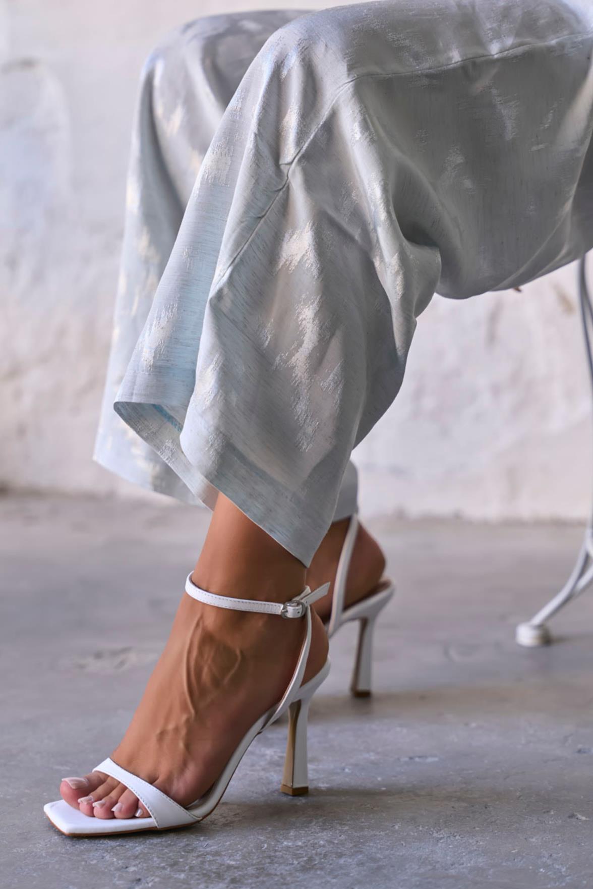 MARLEN BEYAZ DERİ TOPUKLU AYAKKABI 