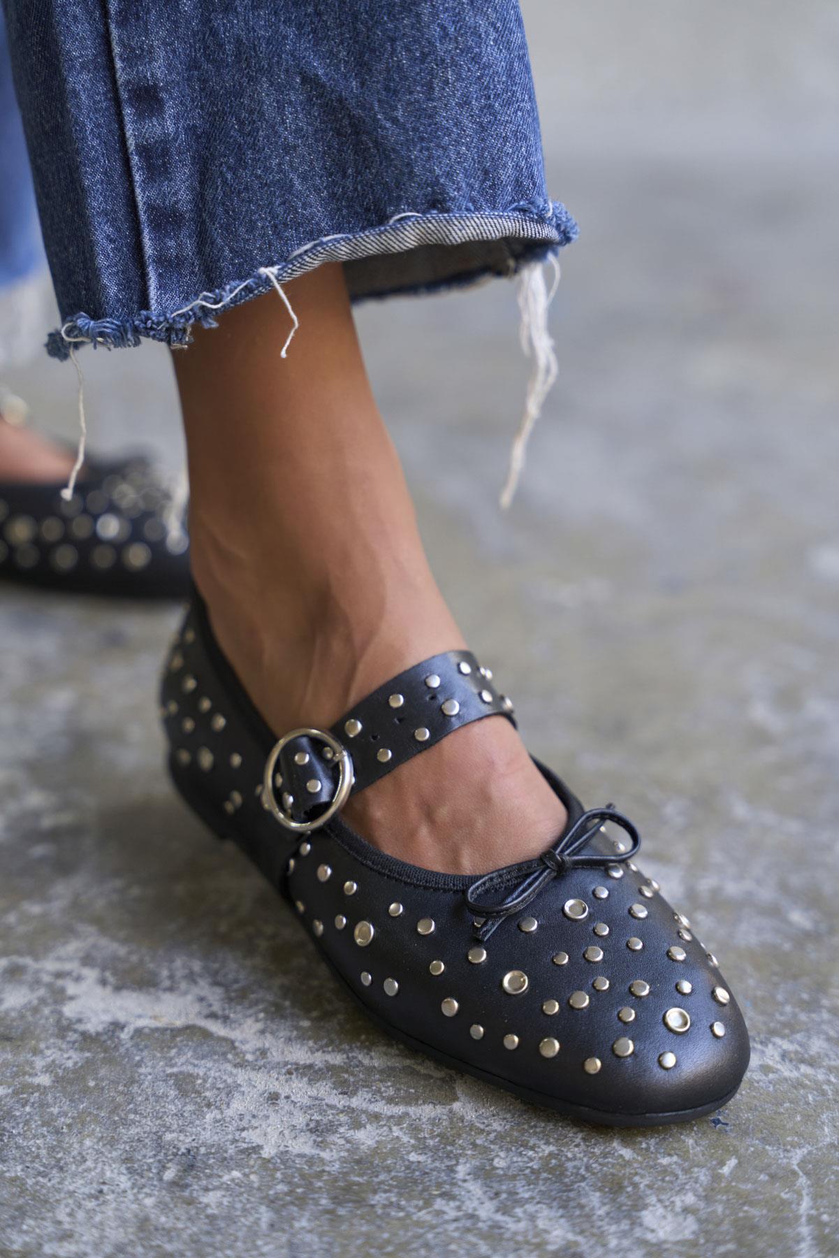 OZZİ SİYAH TROKLU BABET