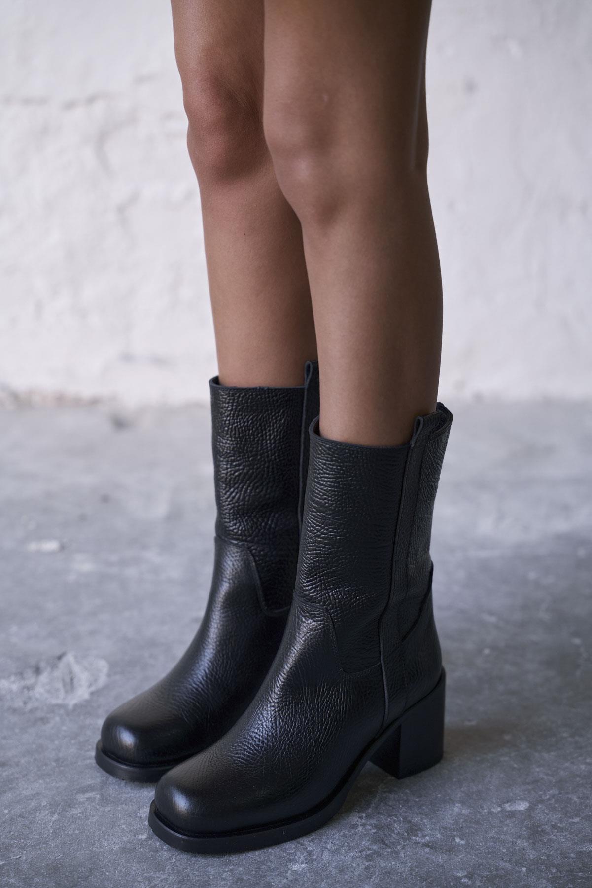 ALMO SİYAH DERİ ÇİZME