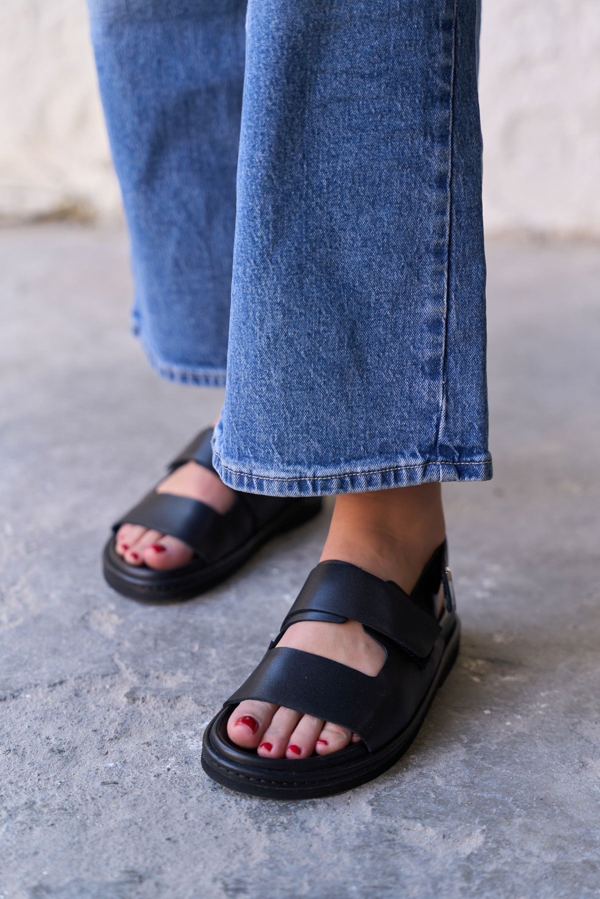 ARCH SİYAH DERİ SANDALET