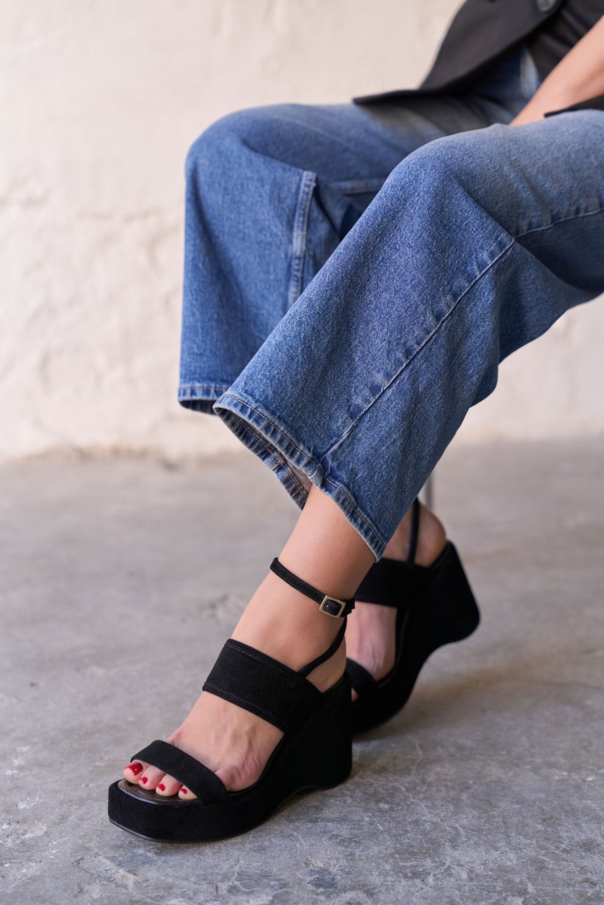 BOBBY SİYAH SÜET SANDALET