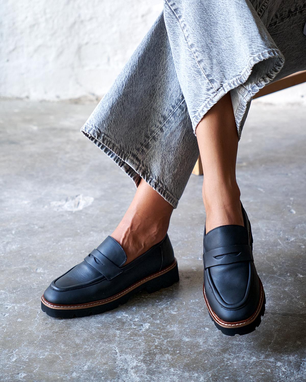 CASTİLO SİYAH DERİ MAKOSEN