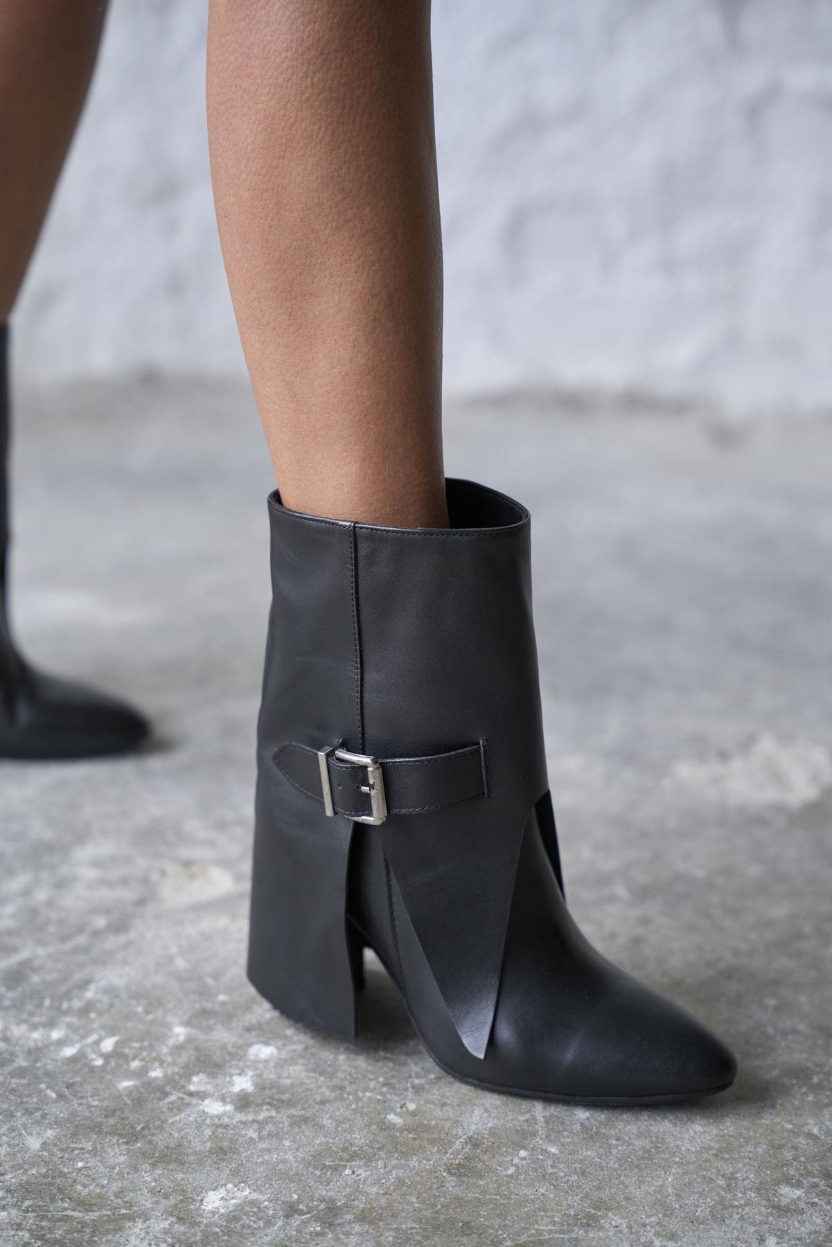 CERNY SİYAH DERİ TOPUKLU BOT