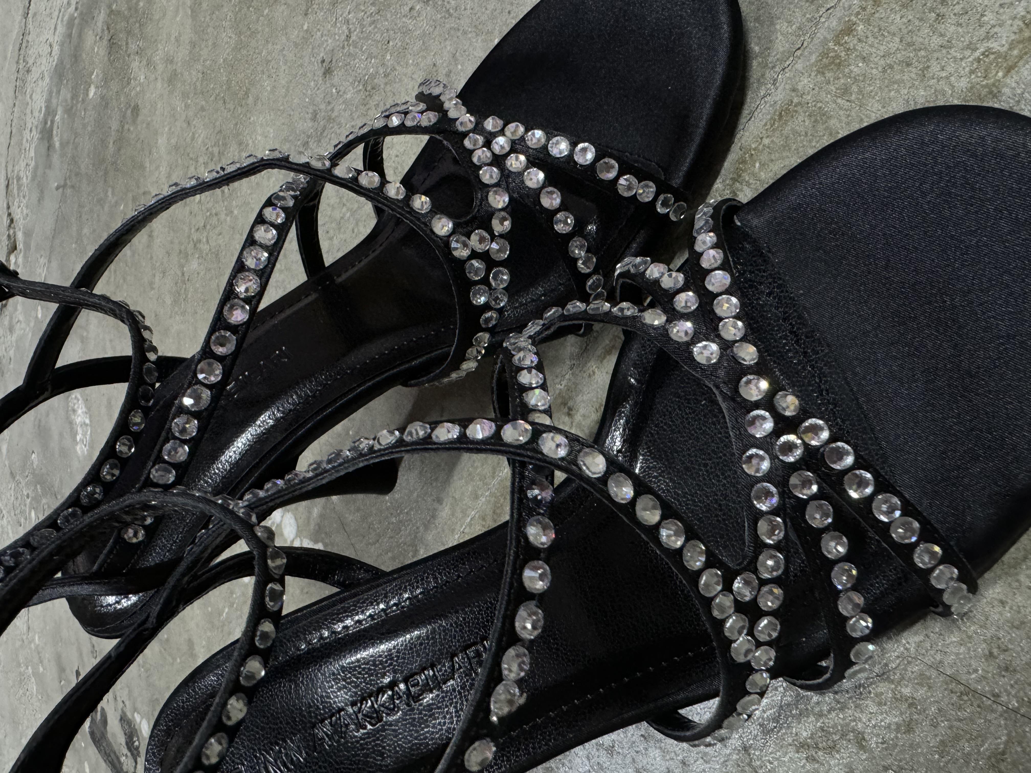 CLOVE SİYAH TOPUKLU AYAKKABI 