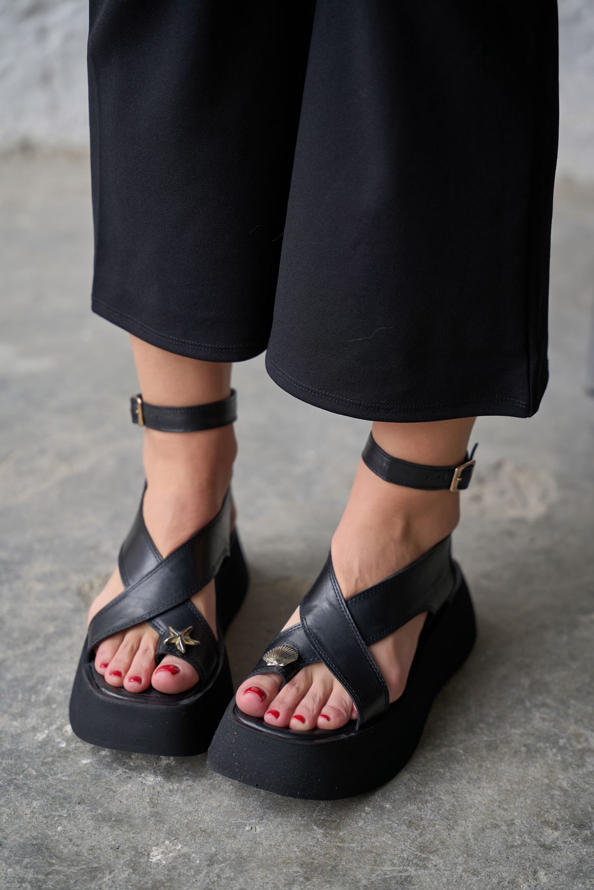 DELMAR SİYAH DERİ DOLGU TOPUK SANDALET · 6