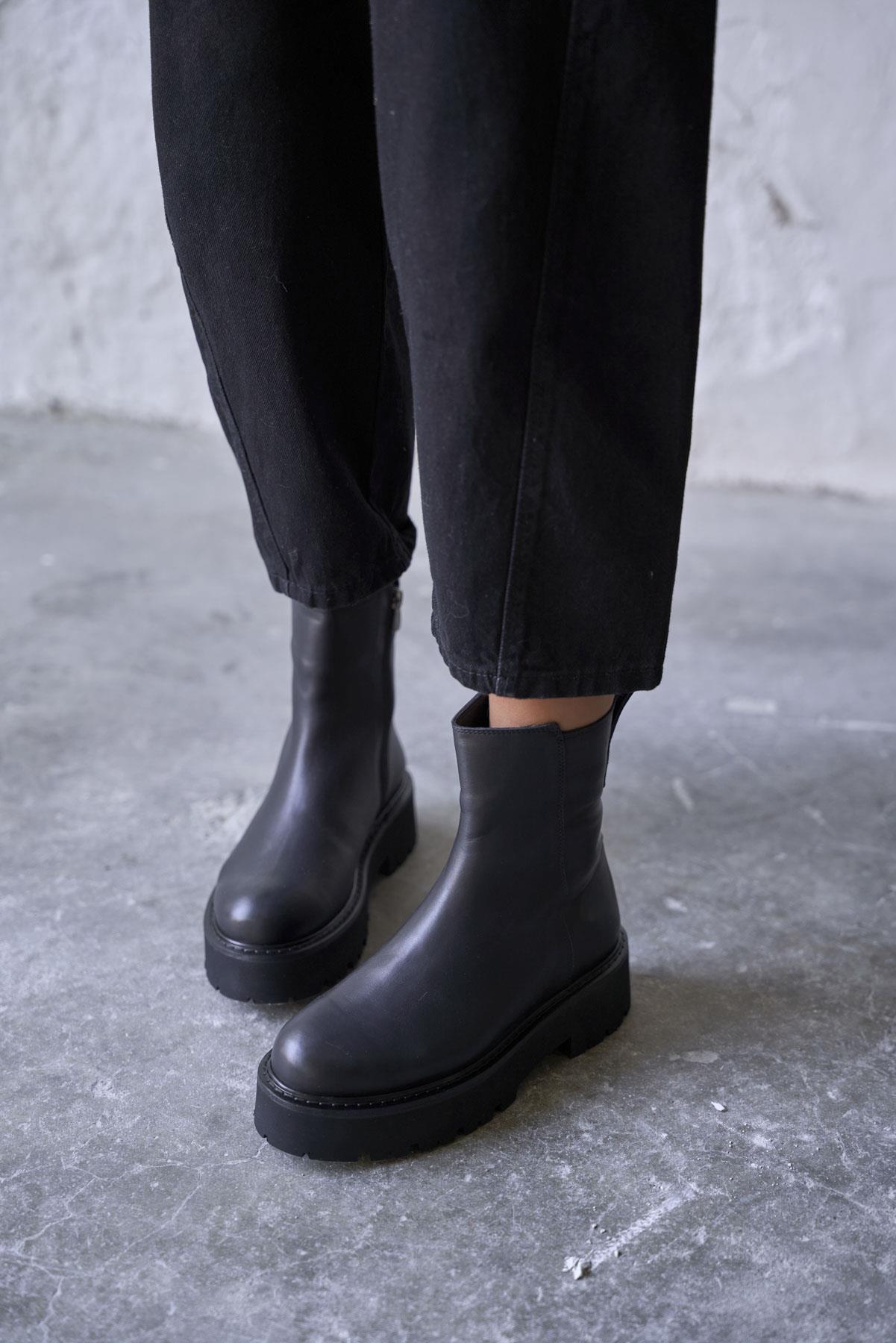 DOM SİYAH DERİ BOT