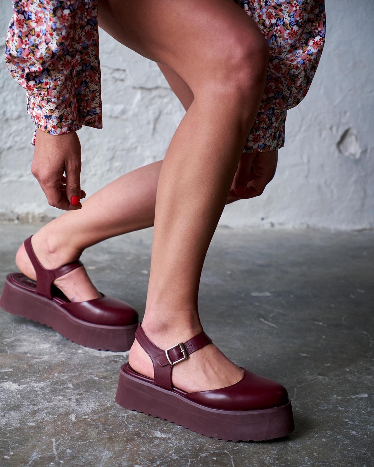 ECOL BORDO DERİ SANDALET