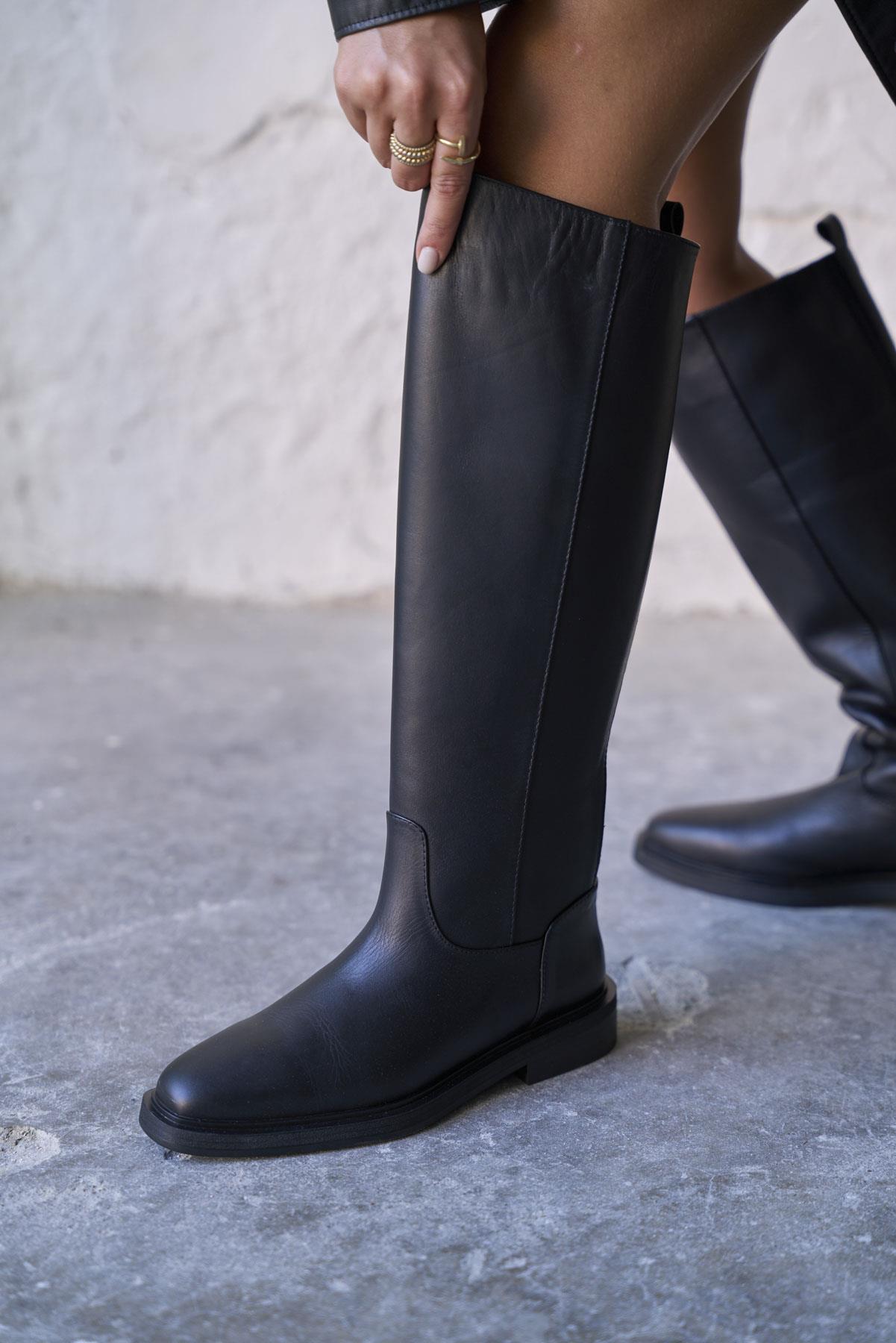 FLOVA SİYAH DERİ ÇİZME