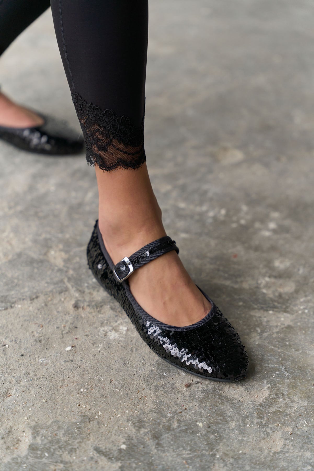 GENT SİYAH PULLU BABET 