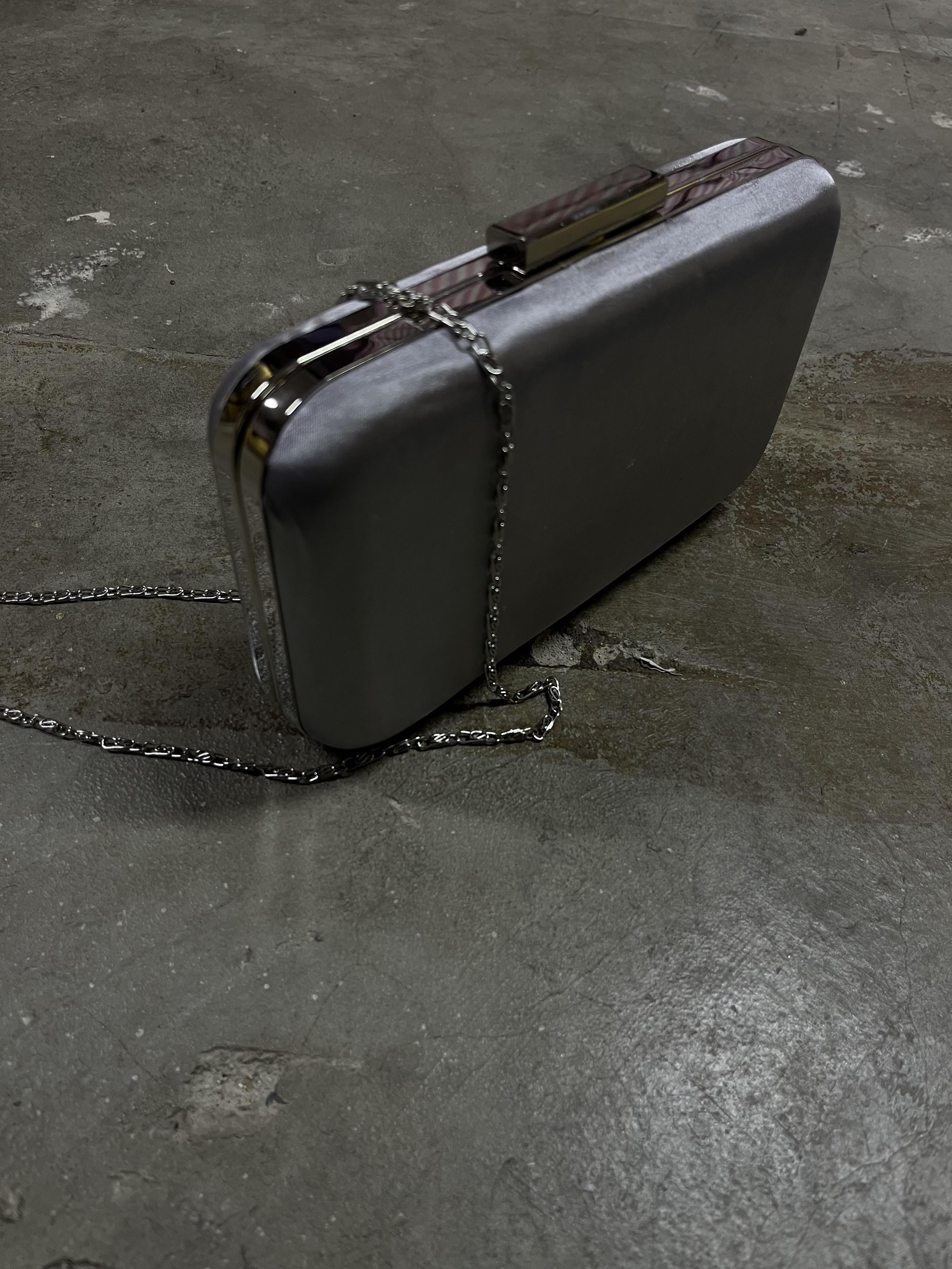 GÜMÜŞ SATEN CLUTCH ÇANTA