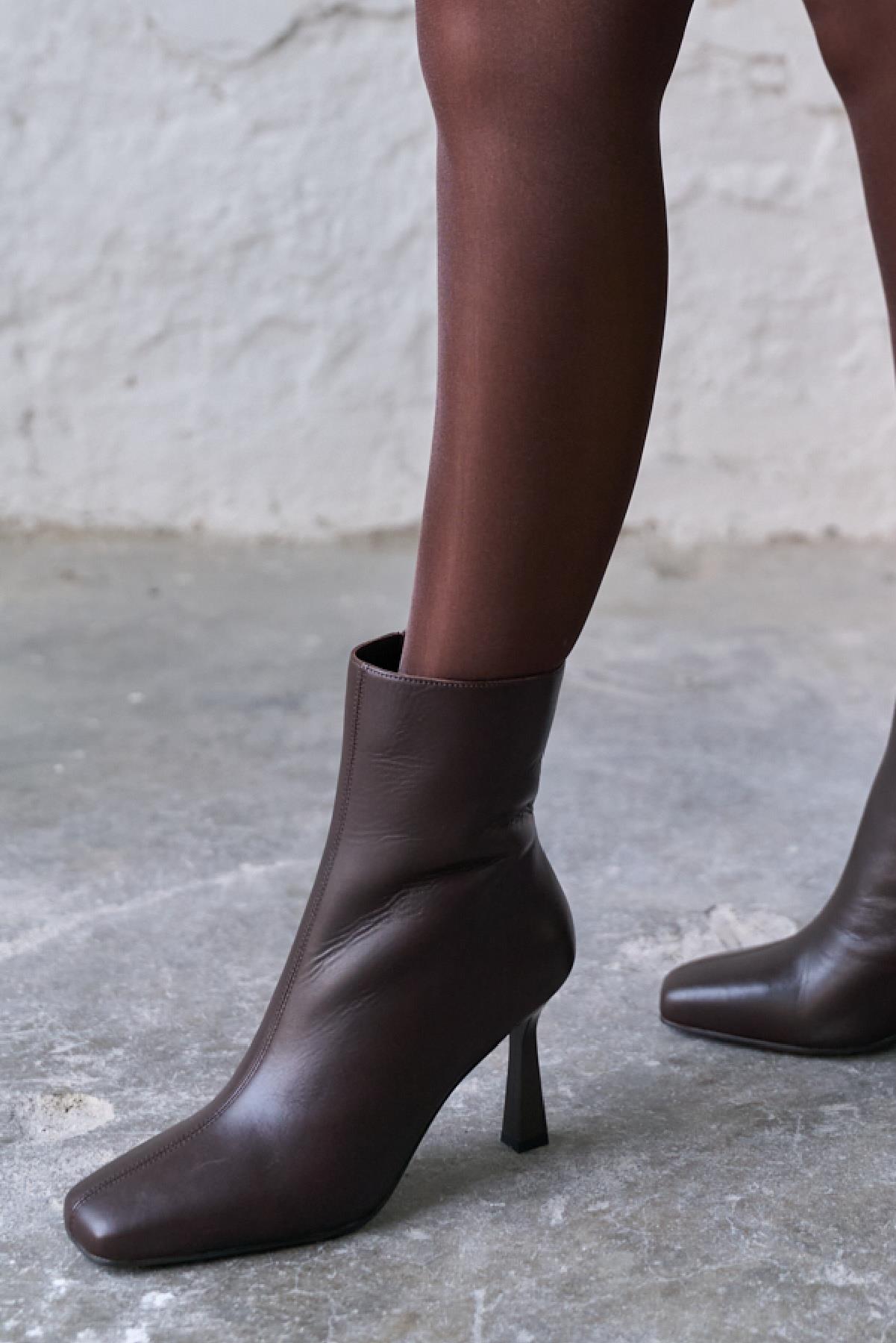 HOLYS KAHVE DERİ TOPUKLU BOT