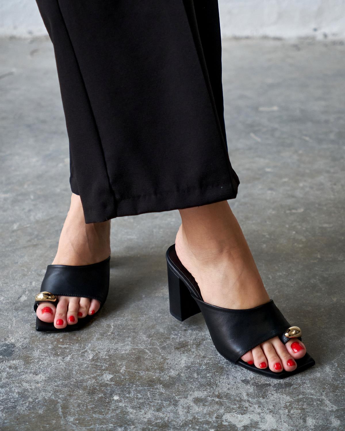 JAİL SİYAH DERİ TOPUKLU TERLİK