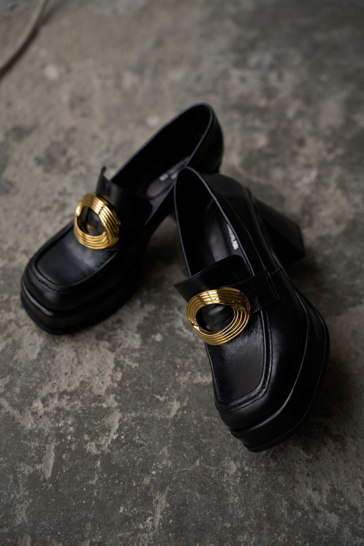 LAGOR SİYAH DERİ MAKOSEN