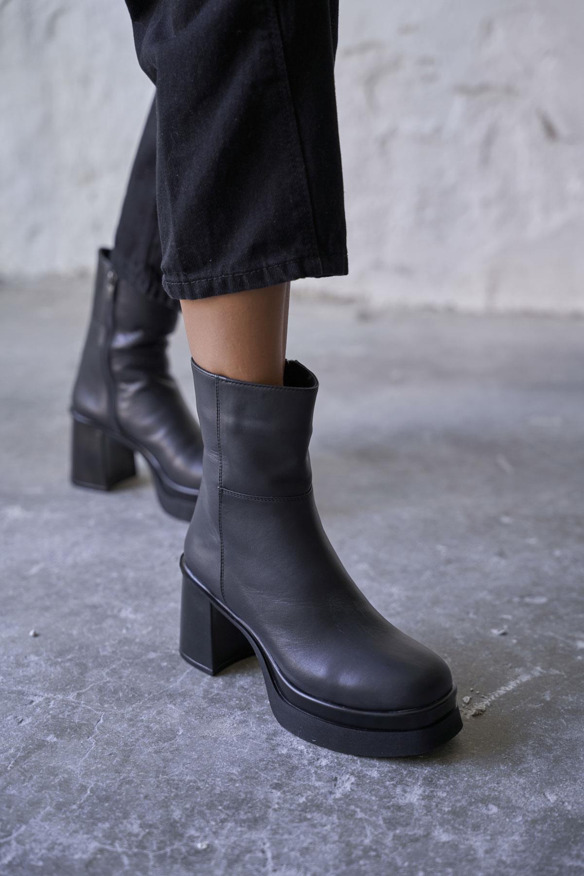 LANE SİYAH DERİ TOPUKLU BOT