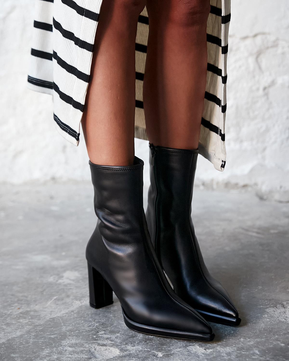 MEGA SİYAH DERİ BOT